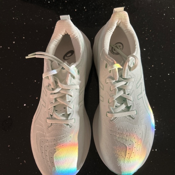 ASICS Novablast running shoe never worn! - Picture 2 of 6